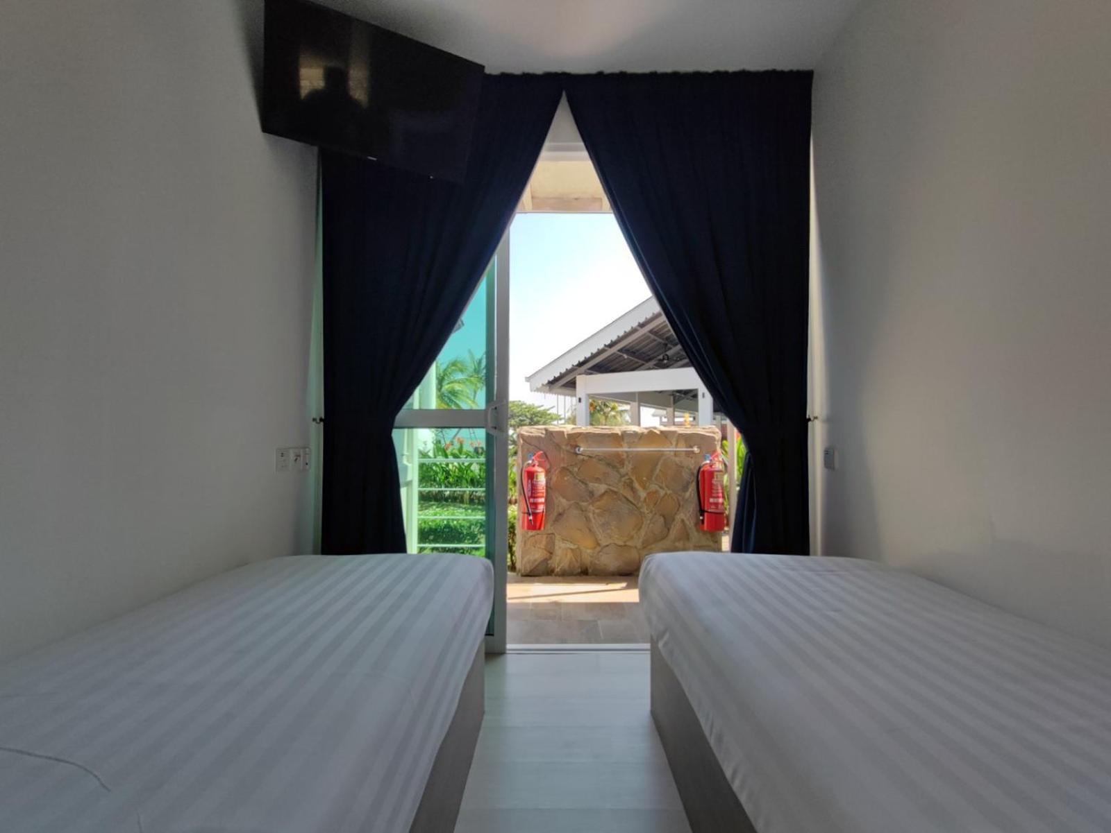 Solesor Kampong Beach Resort Петалинг Джая Екстериор снимка