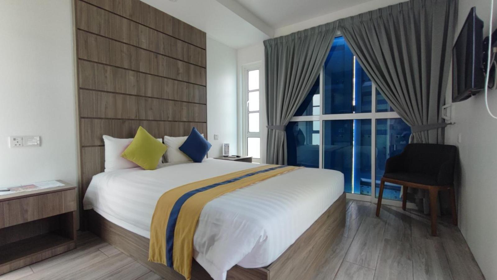 Solesor Kampong Beach Resort Петалинг Джая Екстериор снимка