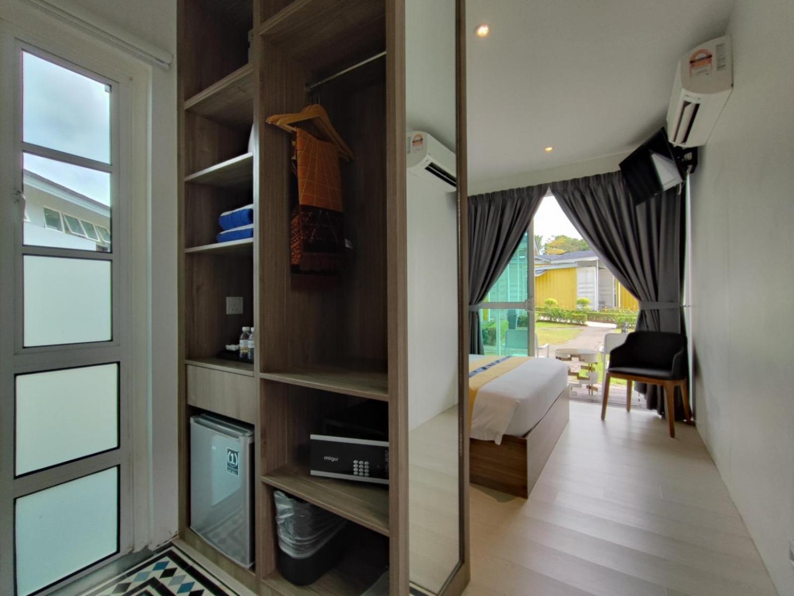 Solesor Kampong Beach Resort Петалинг Джая Екстериор снимка