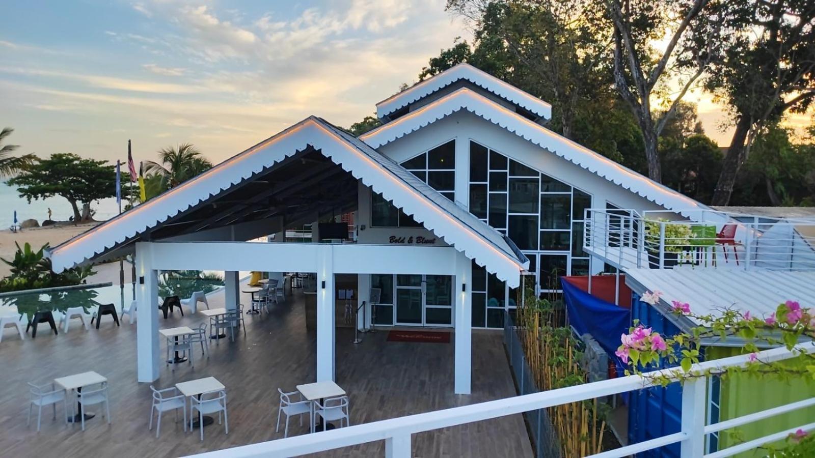 Solesor Kampong Beach Resort Петалинг Джая Екстериор снимка