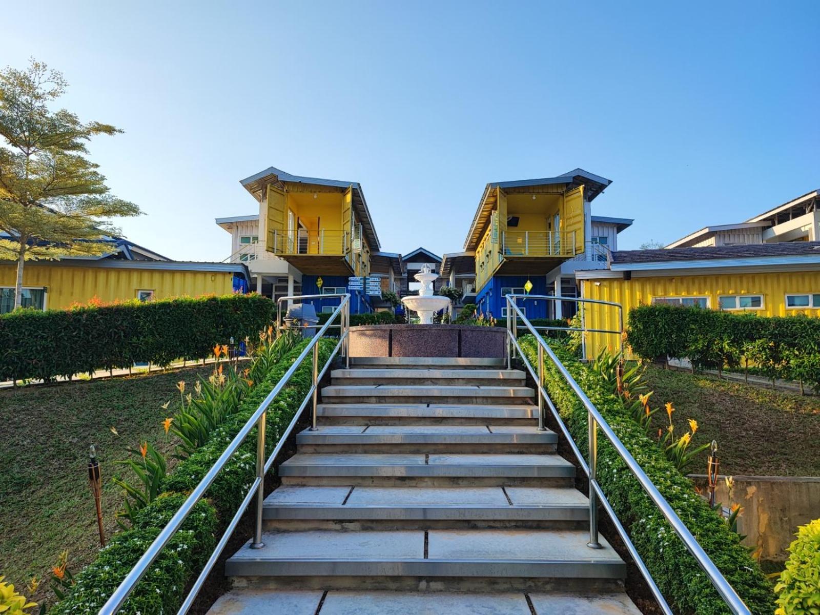 Solesor Kampong Beach Resort Петалинг Джая Екстериор снимка